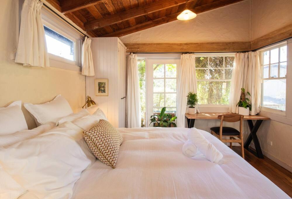 Luxury Studio with Hot Tub in Leura