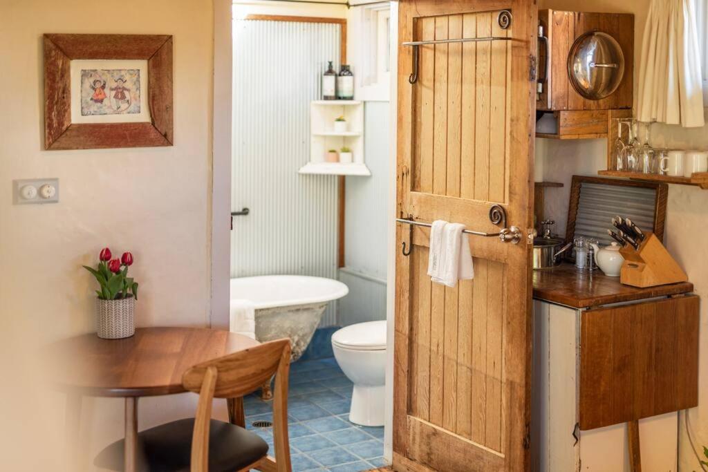 Luxury Studio with Hot Tub in Leura