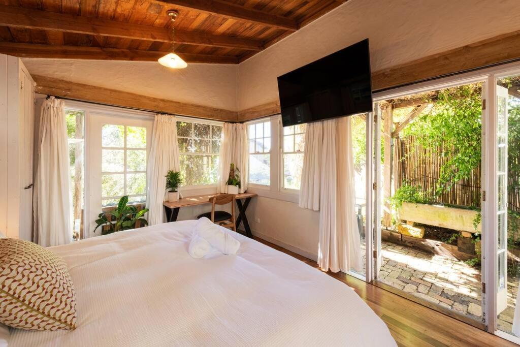 Luxury Studio with Hot Tub in Leura