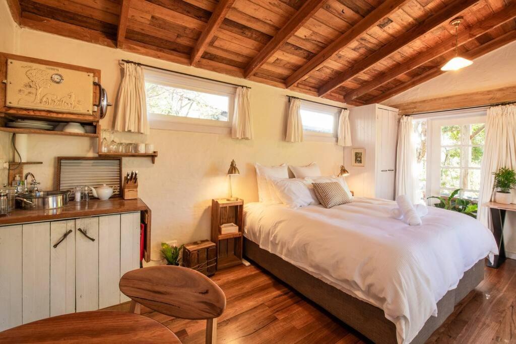Luxury Studio with Hot Tub in Leura