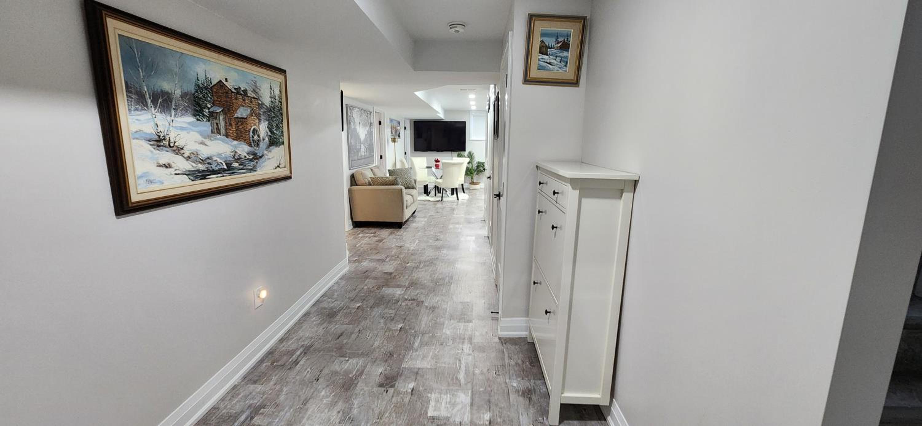 Kitchener Vacations - Cozy 2 Bedroom Home with Private Side Entrance  Self Check-in Kitchener - Property Image 36