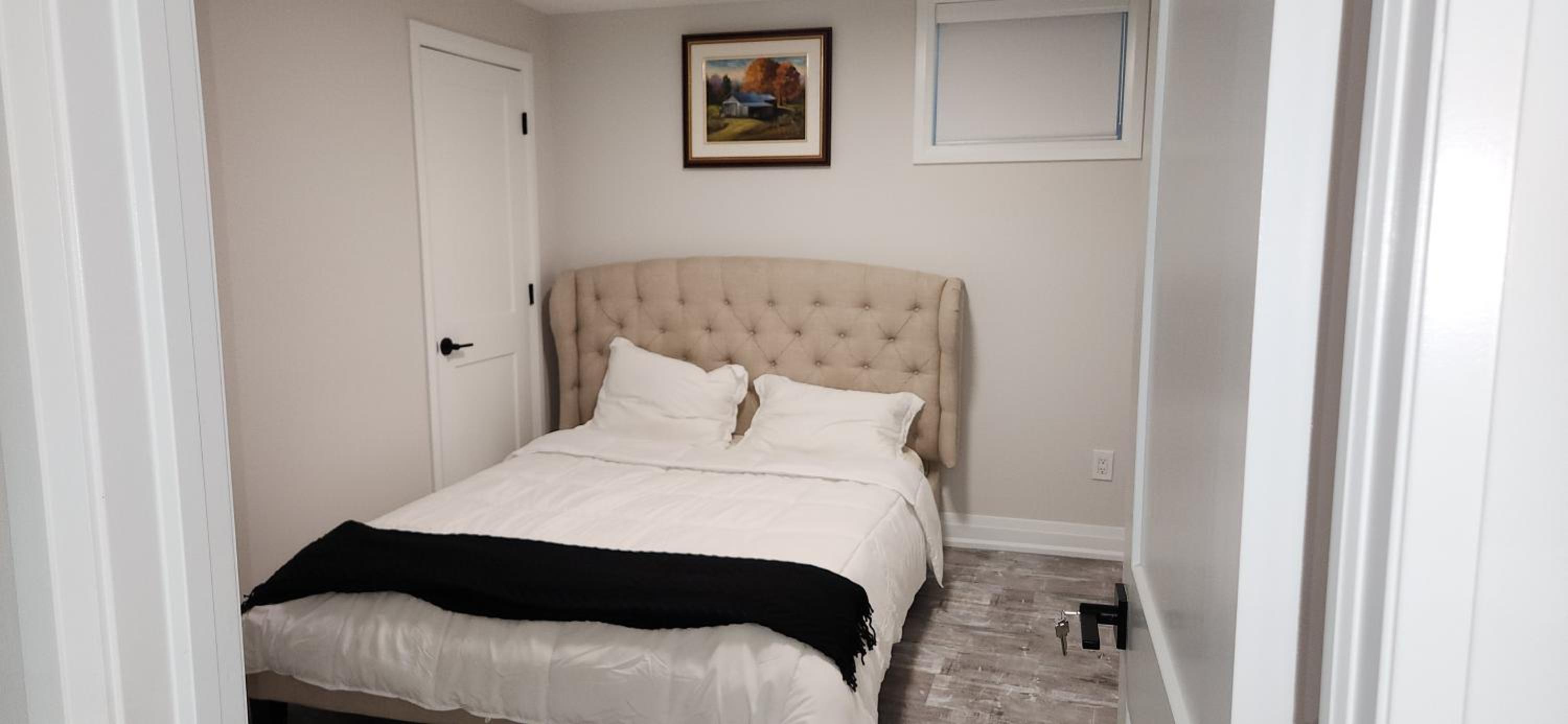 Kitchener Vacations - Cozy 2 Bedroom Home with Private Side Entrance  Self Check-in Kitchener - Property Image 32