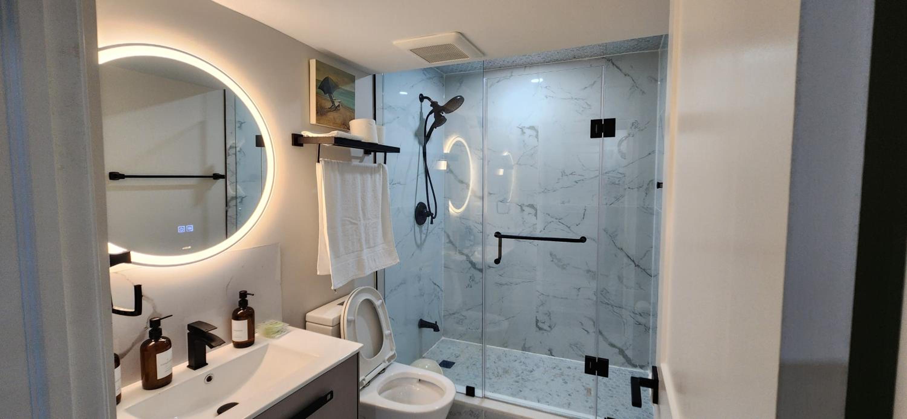 Kitchener Vacations - Cozy 2 Bedroom Home with Private Side Entrance  Self Check-in Kitchener - Property Image 28