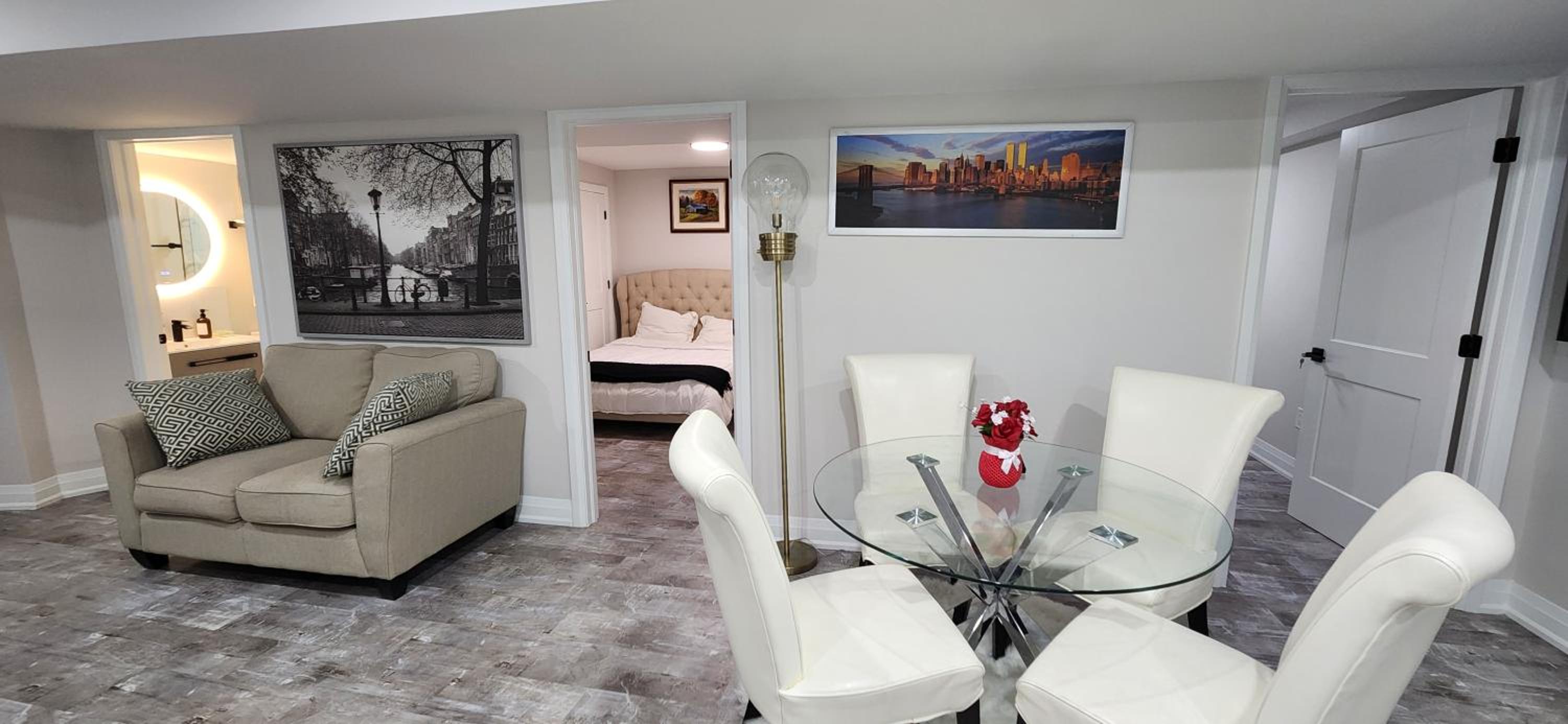 Kitchener Vacations - Cozy 2 Bedroom Home with Private Side Entrance  Self Check-in Kitchener - Property Image 27