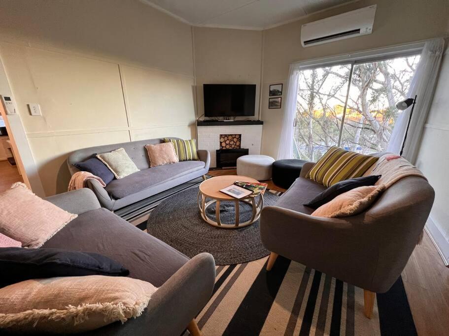 Pine Hill Cottage - shabby chic & peaceful haven