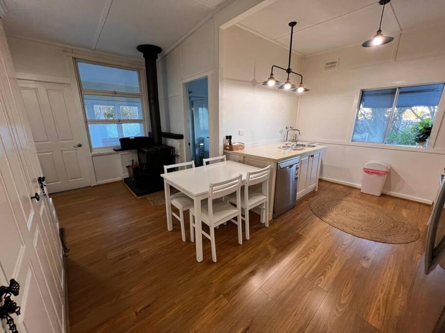 Pine Hill Cottage - shabby chic & peaceful haven