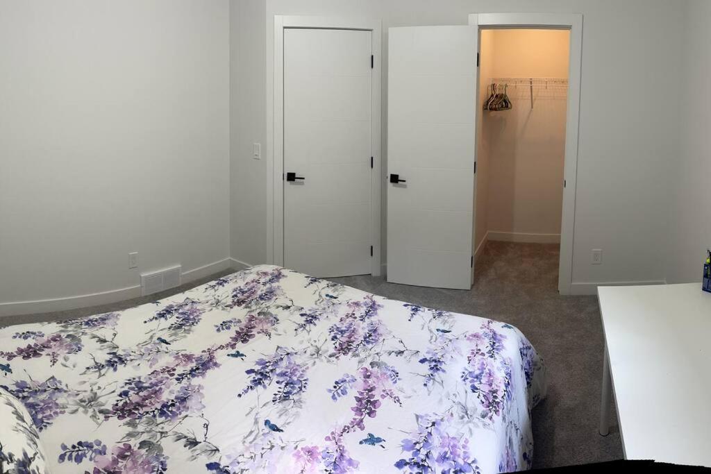 Mountains near you 2 bedrooms Basement