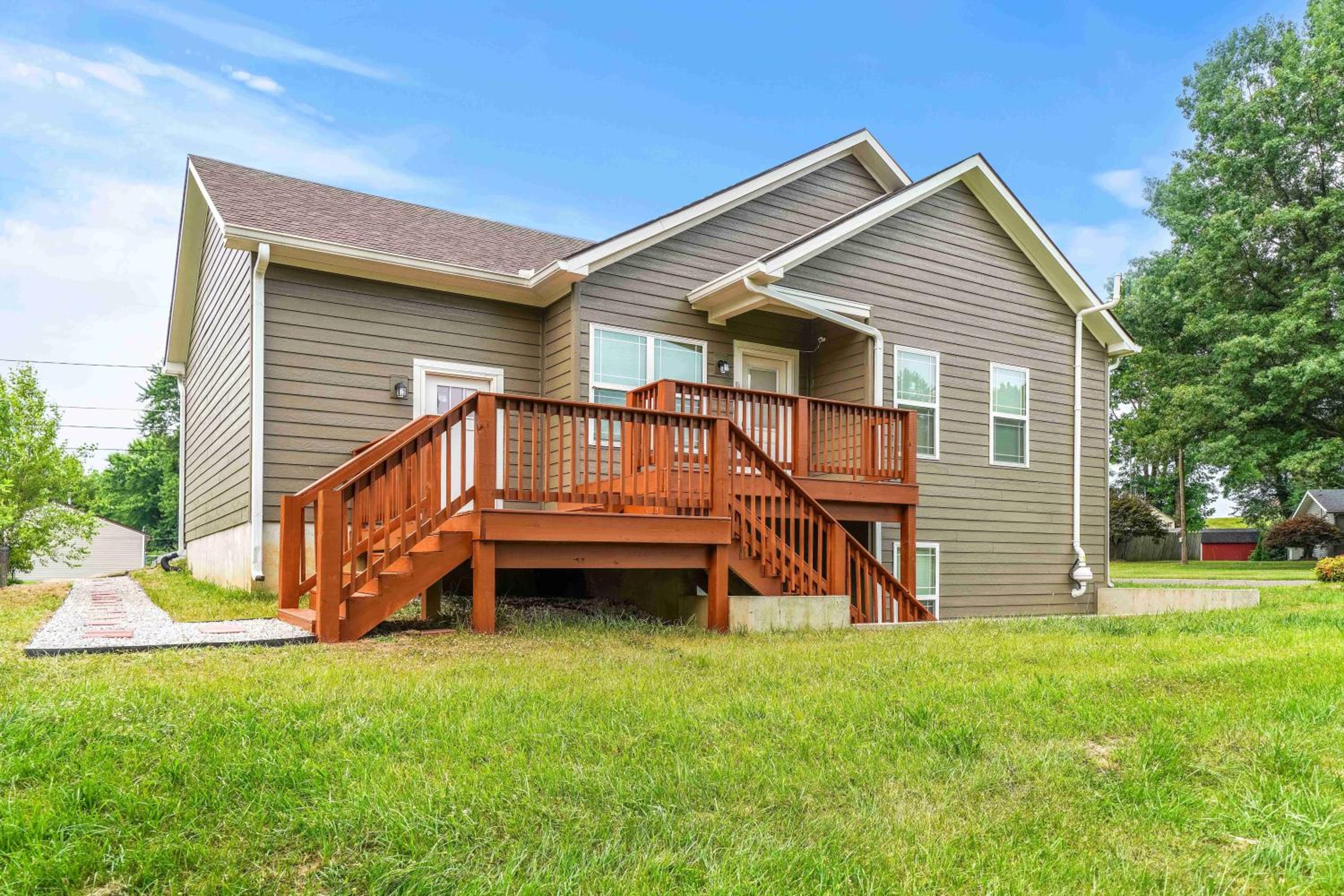 3BR 2BA Home with King Queen & Twin Beds view 2