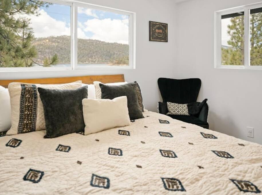 Luxe Lakefront with Hot Tub, Fire Pit, Game Room, Boat Dock view 4