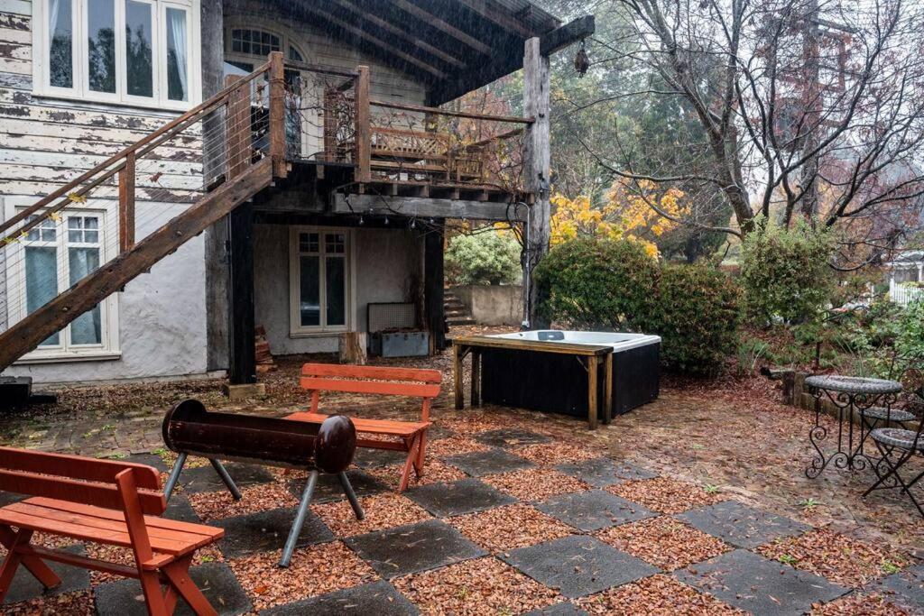 Leura Haven Homestead - Grand rustic cottage for 4