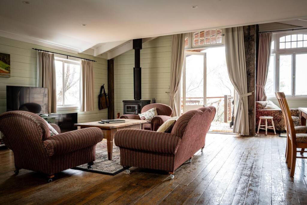 Leura Haven Homestead - Grand rustic cottage for 4