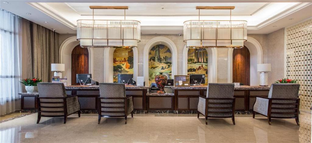 Grand Palace Resort