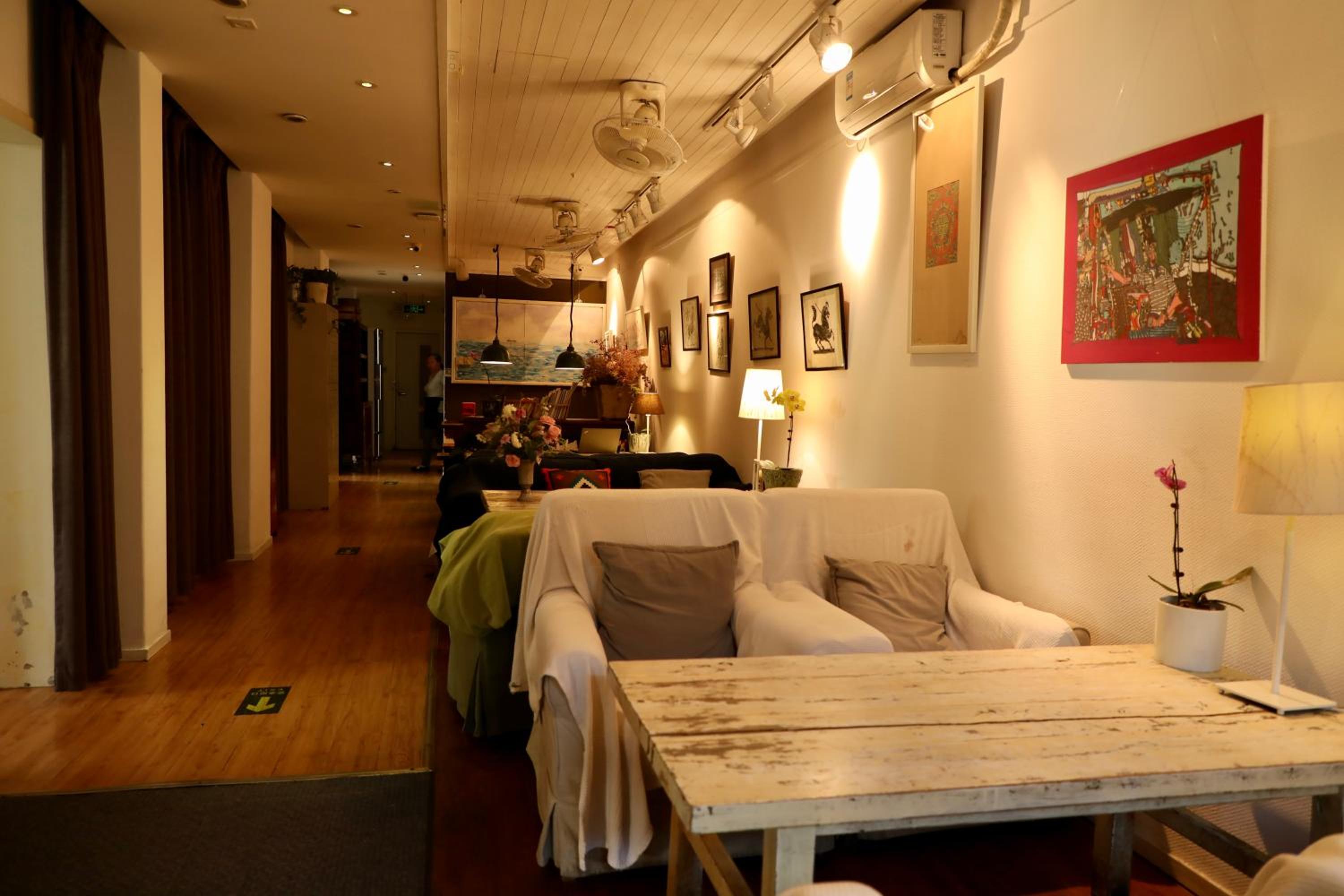 Peking Garden Youth Hostel-Houhai&Nanluoguxiang&Drum tower-Cafe&Bar&Movie night&Social area&Rooftop