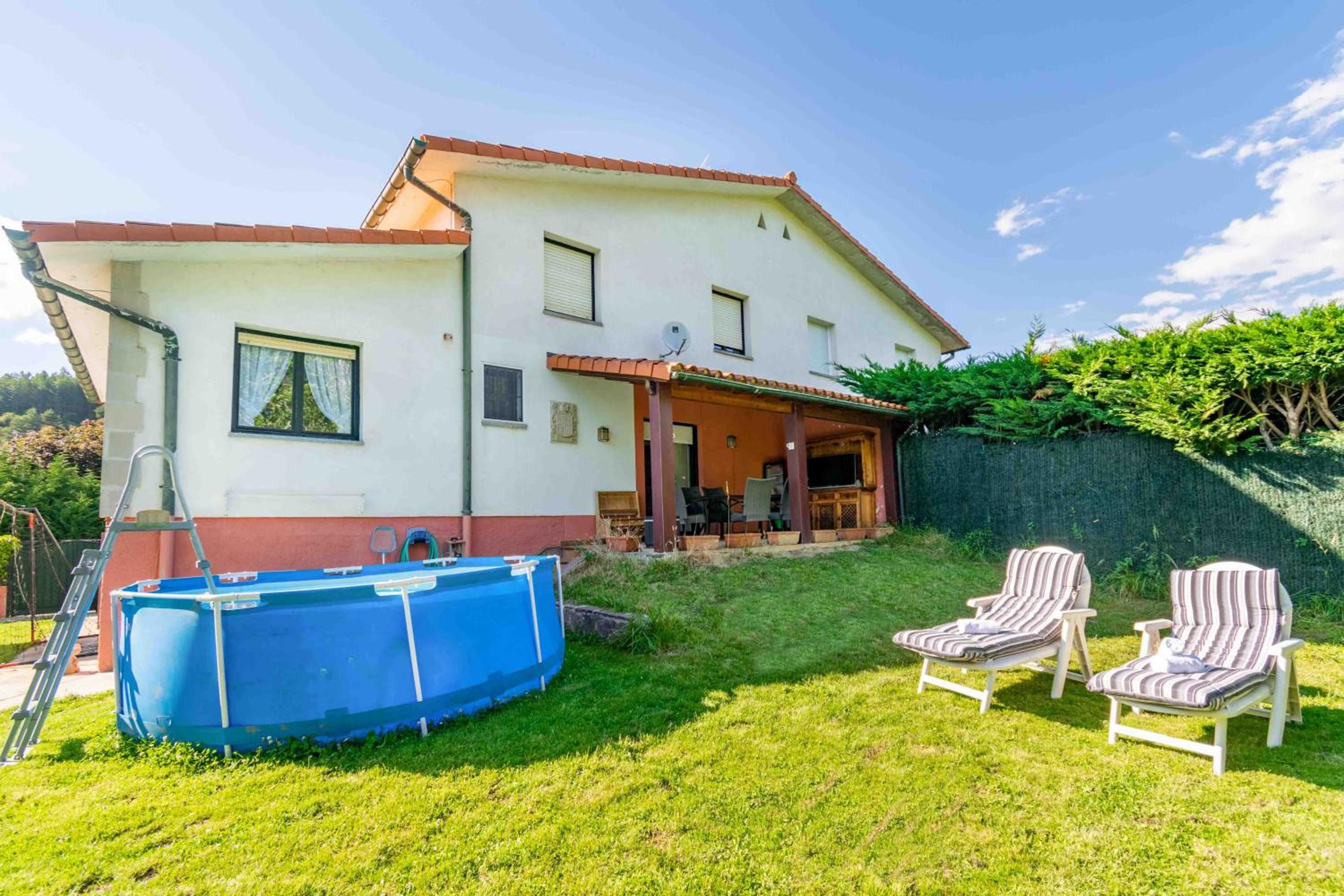 Gran casa de campo ideal para familias en Navarra