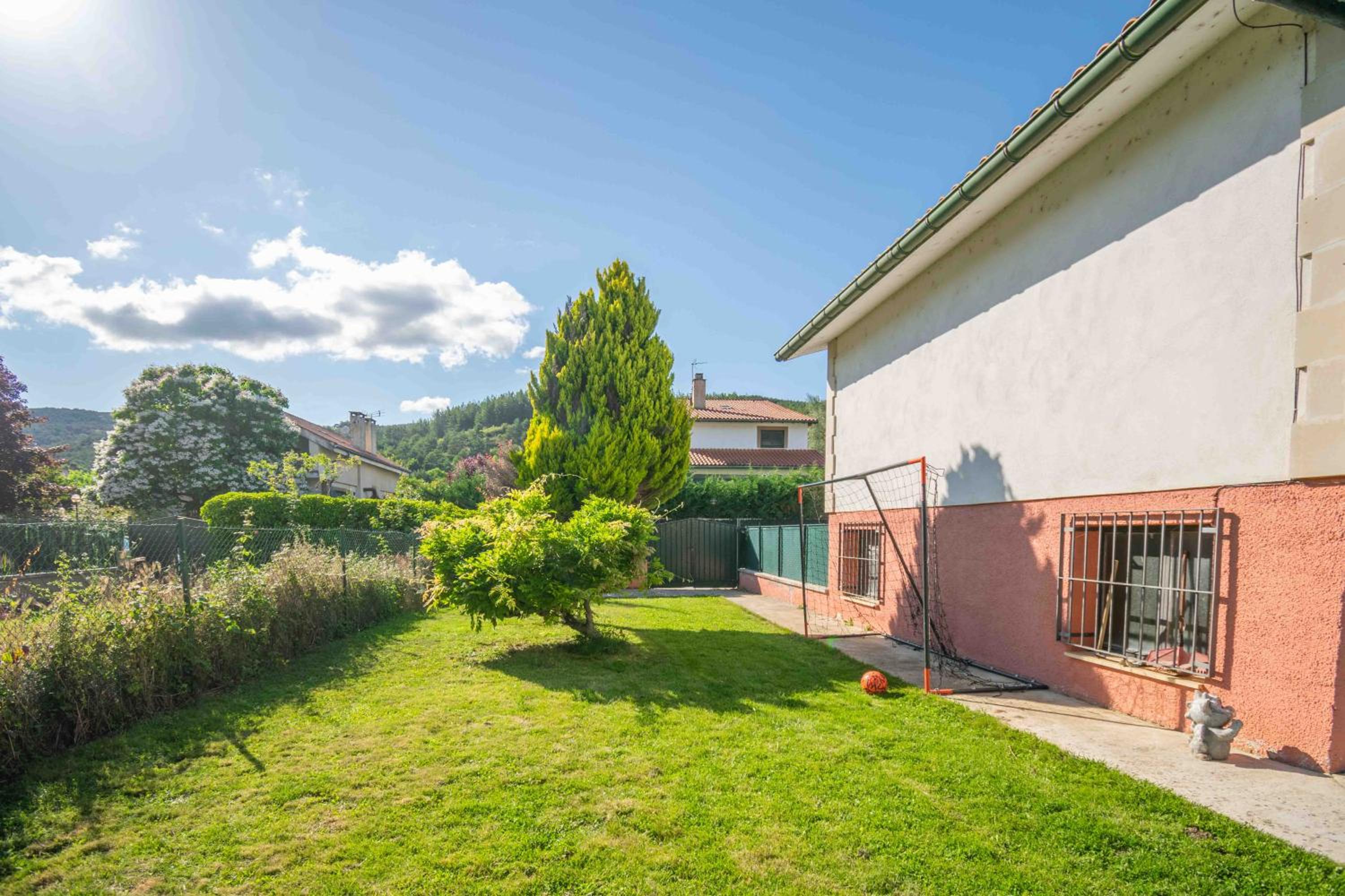 Gran casa de campo ideal para familias en Navarra