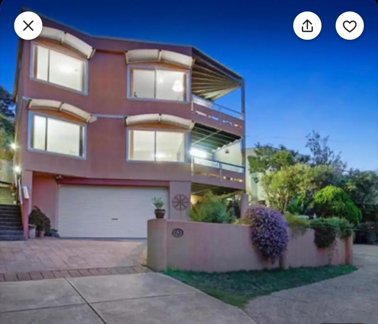 Hotel Pudding's Home Luxury Oceanfront Escape - Image 1