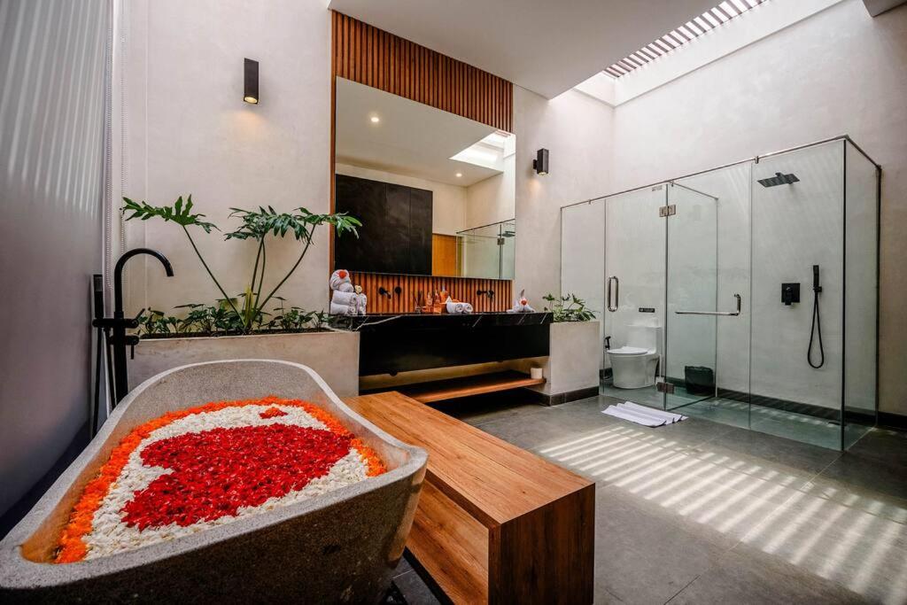 Villa Midori - Luxury Spacious Haven Rooftop and Pool Paradise view 5