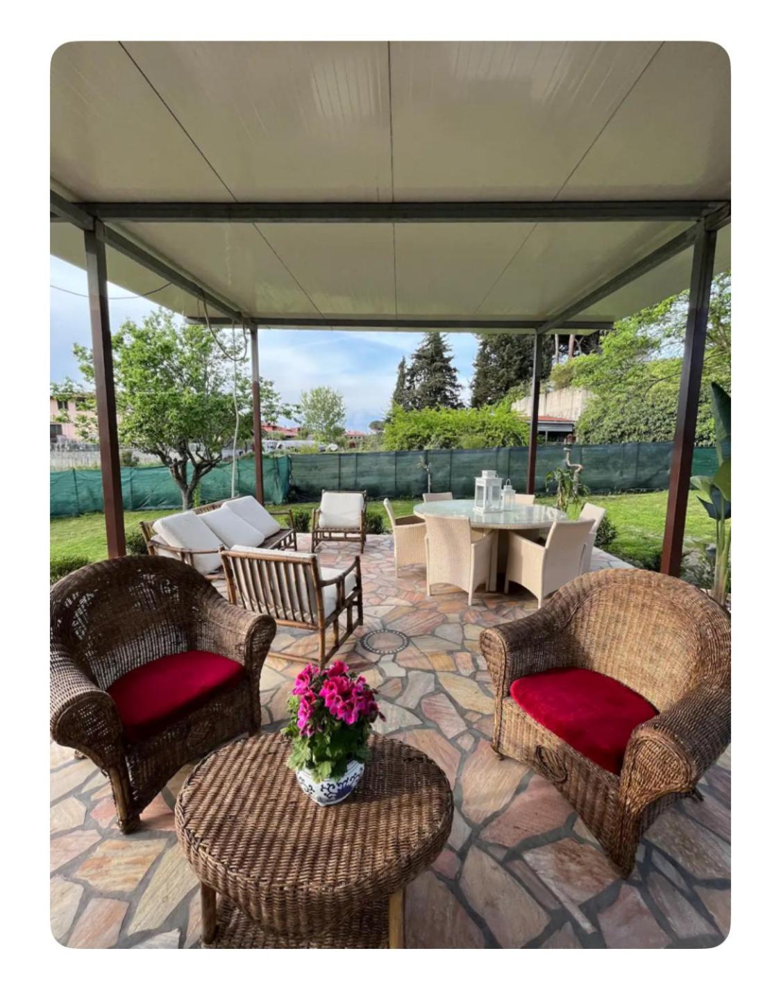casa vacanza con piscina grande e idromassaggio jacuzzi