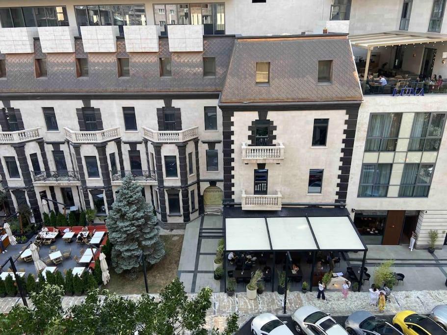 Newly Renovated, Modern and Bright Condo in Center
