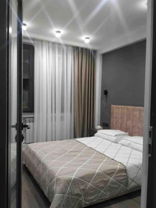 Newly Renovated, Modern and Bright Condo in Center