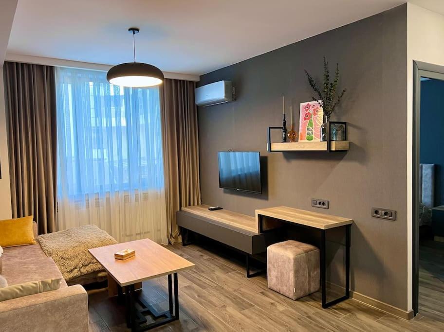Newly Renovated, Modern and Bright Condo in Center