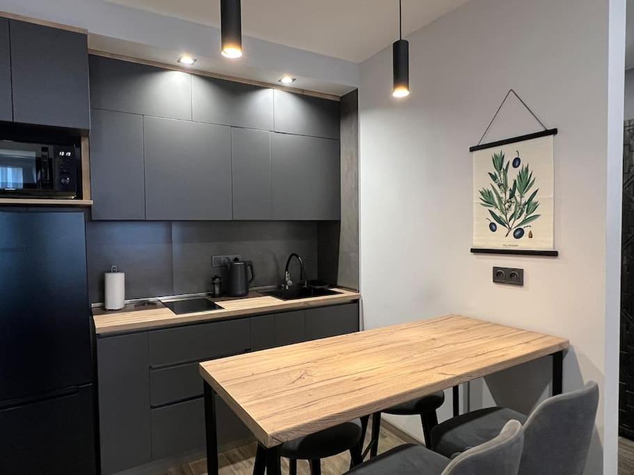 Newly Renovated, Modern and Bright Condo in Center