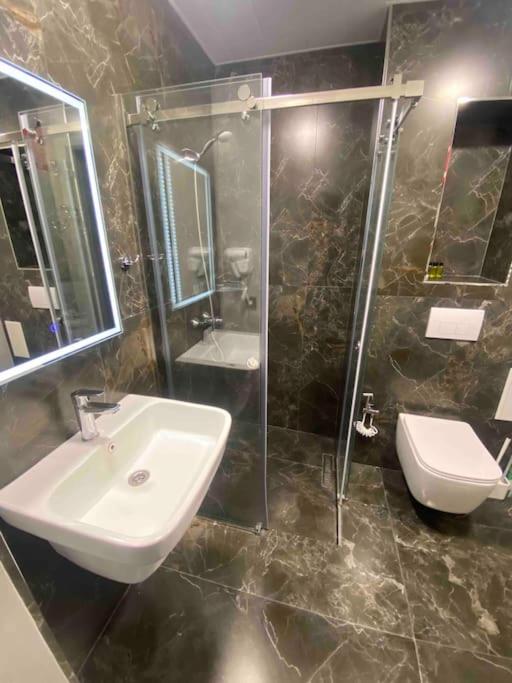 Newly Renovated, Modern and Bright Condo in Center