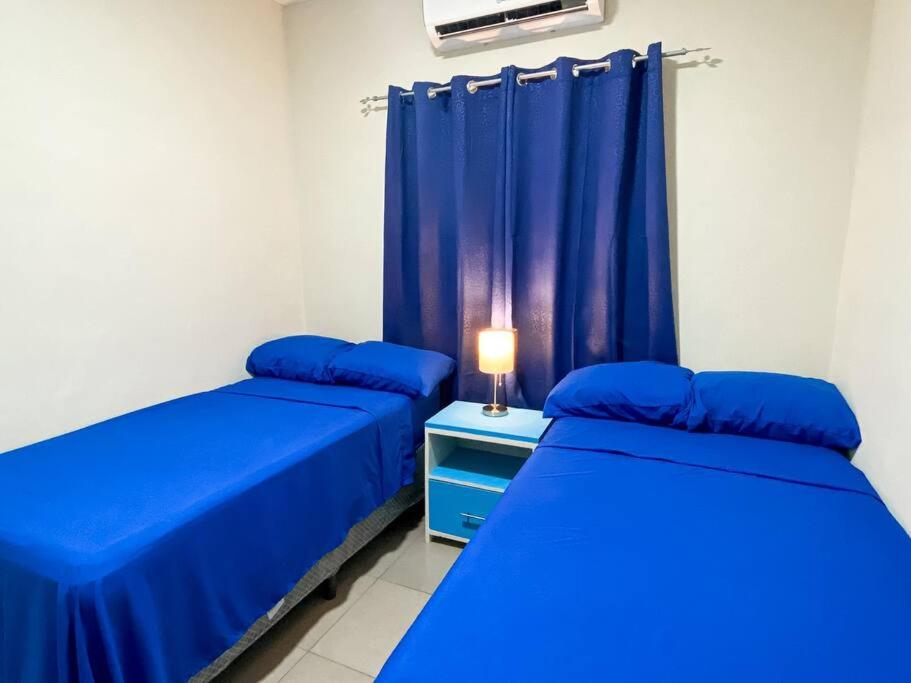 Blue Casita en Tela view 4