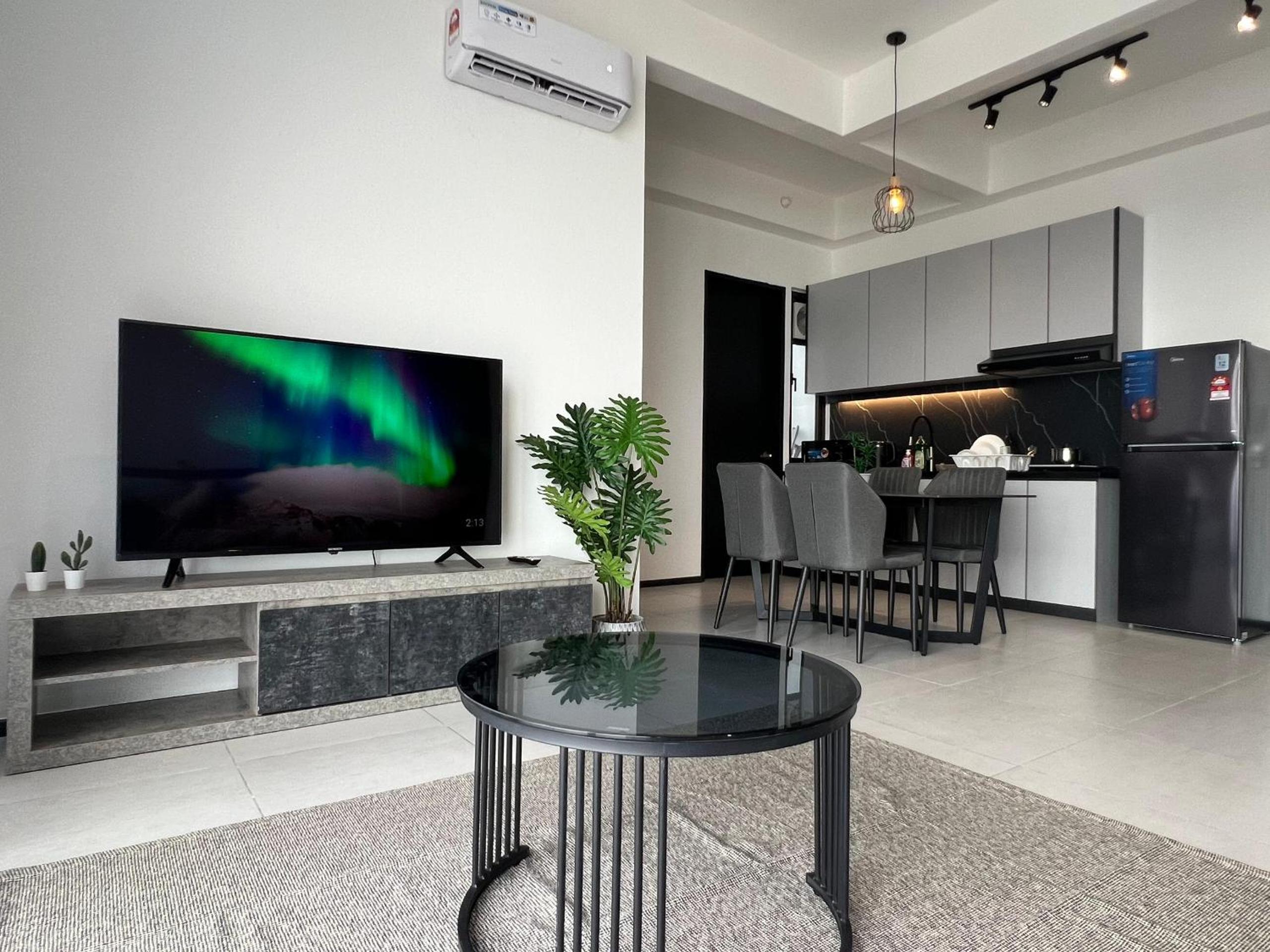 Urban Suites TWO Or THREE Bedroom Georgetown by ANC