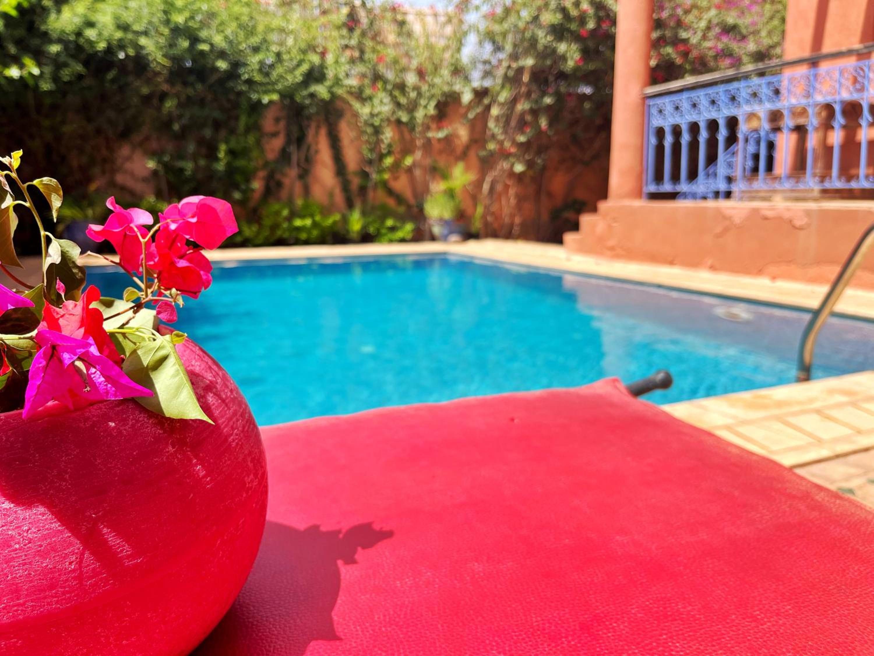 Charming 600m2 villa with large private pool view 4