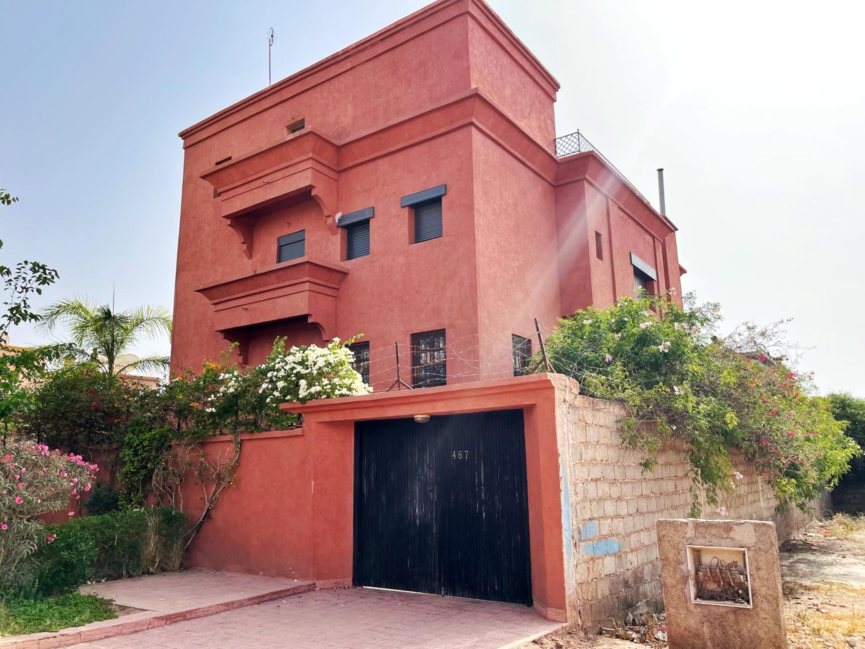 Charming 600m2 villa with large private pool view 3