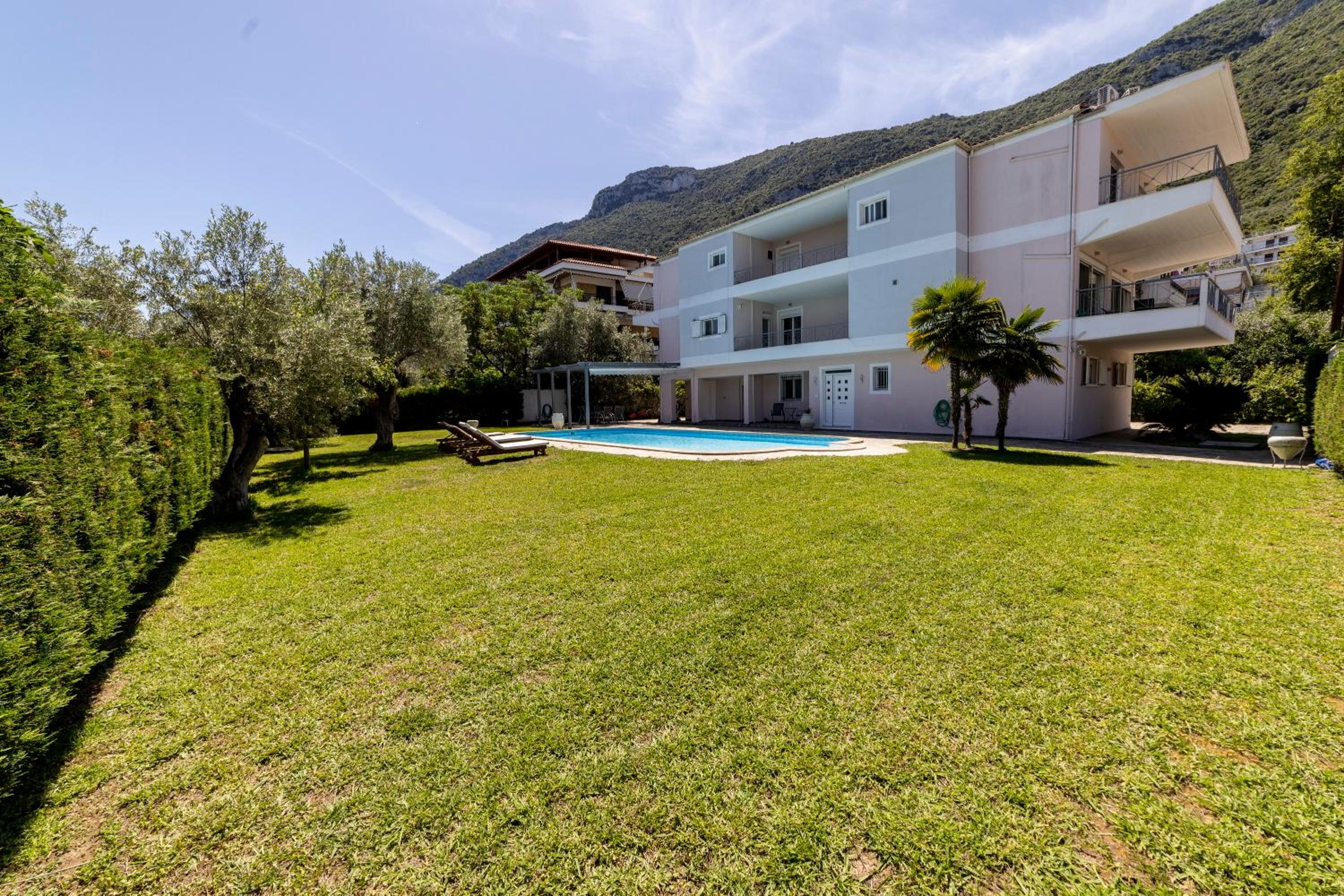Felicia Dream House view 4