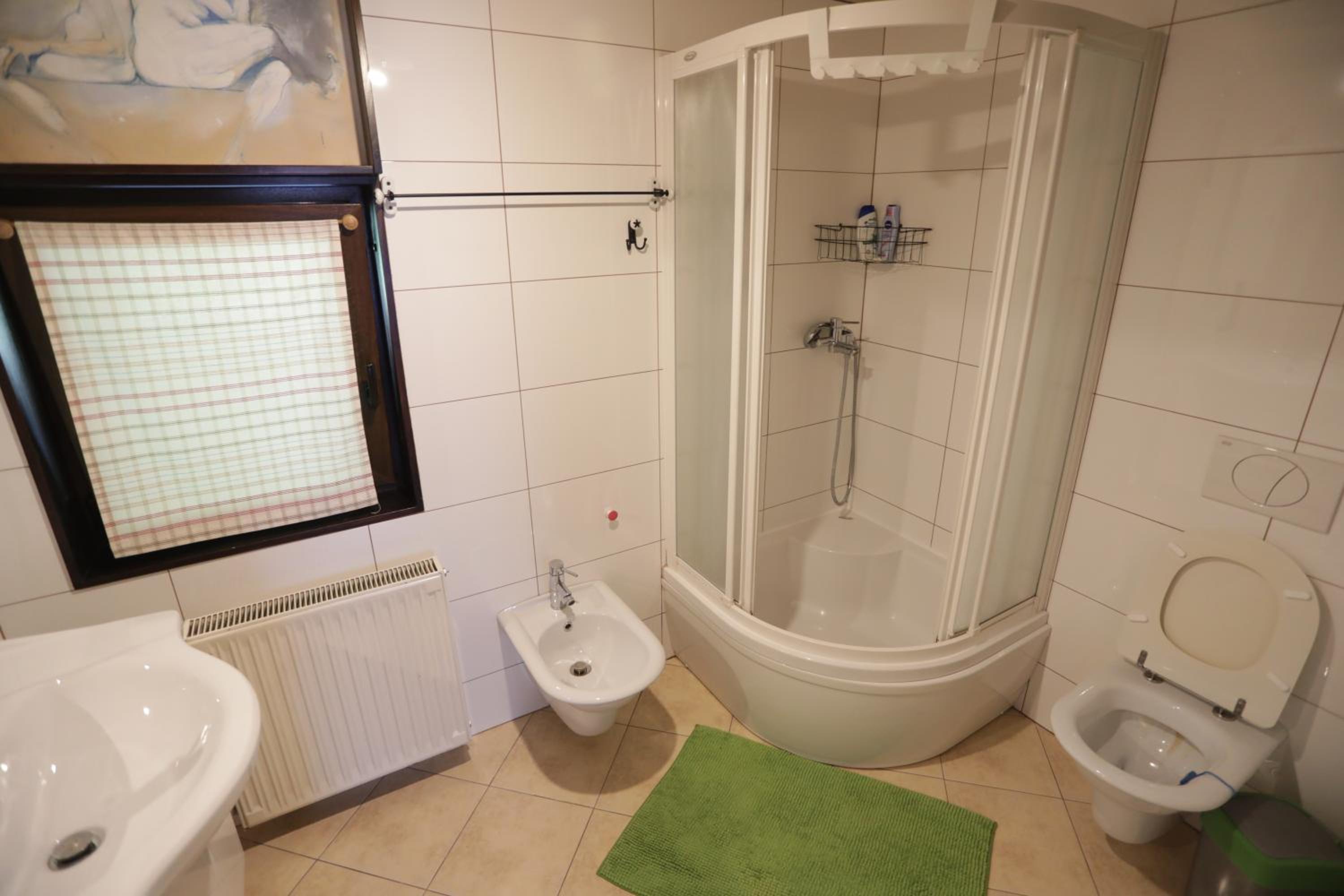 First House - Lovely Holiday Home near Cerknica