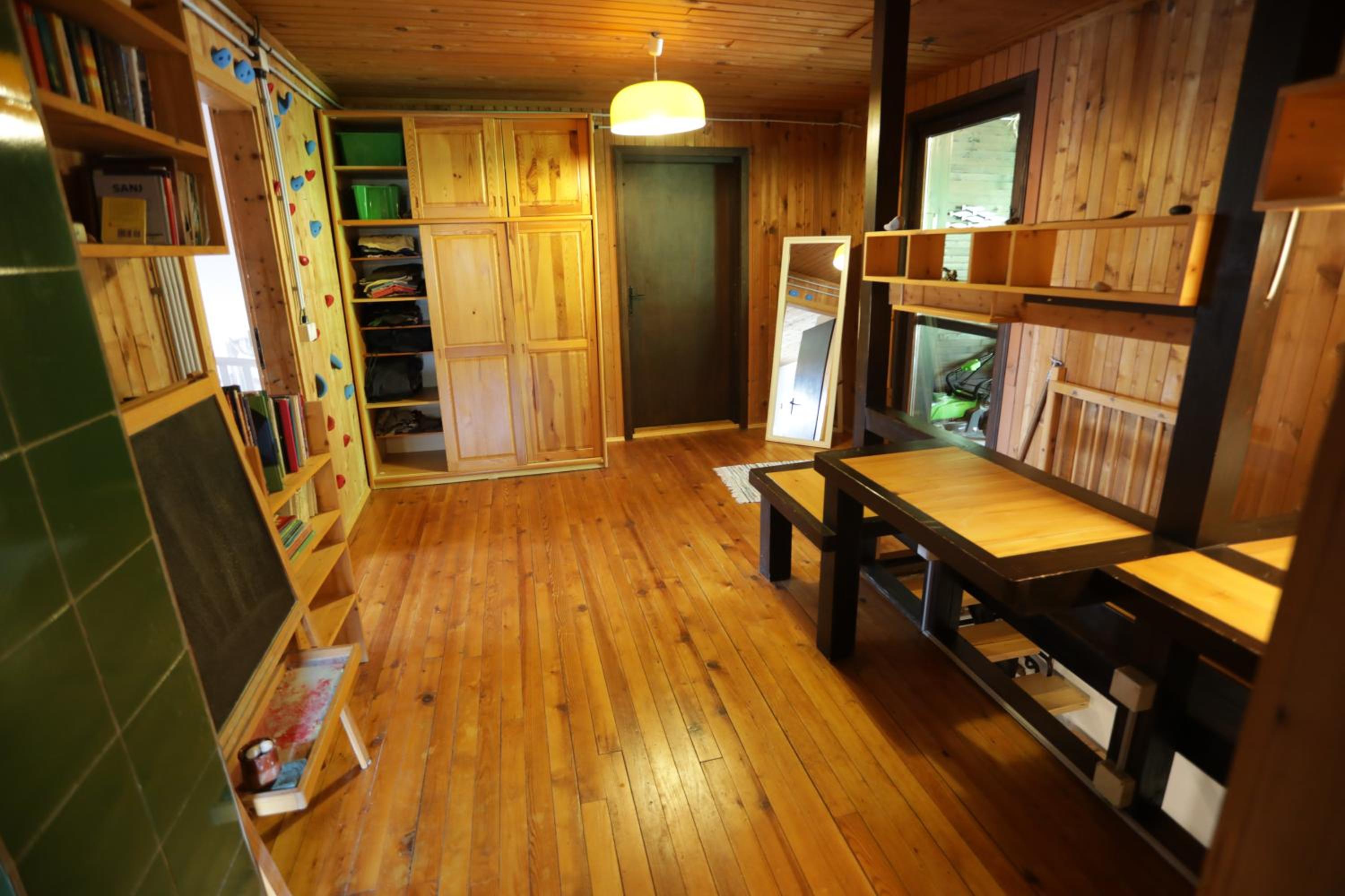 First House - Lovely Holiday Home near Cerknica