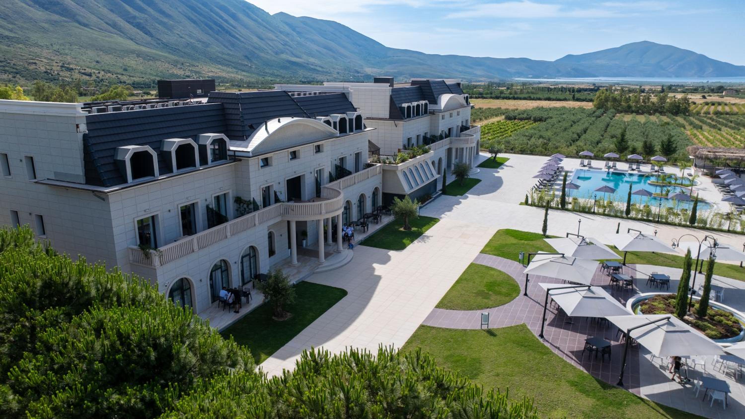 Acros Resort
