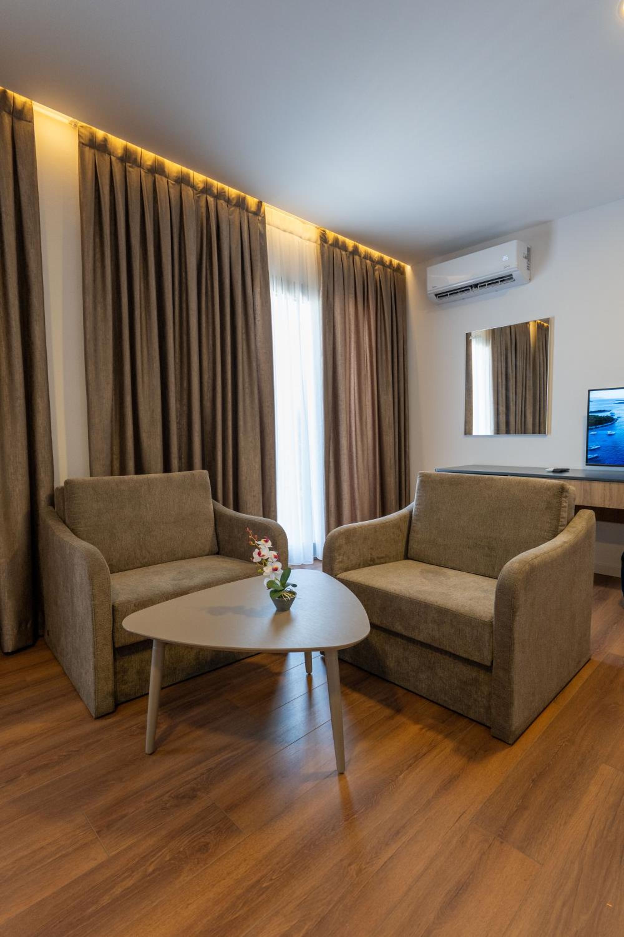 Acros Resort
