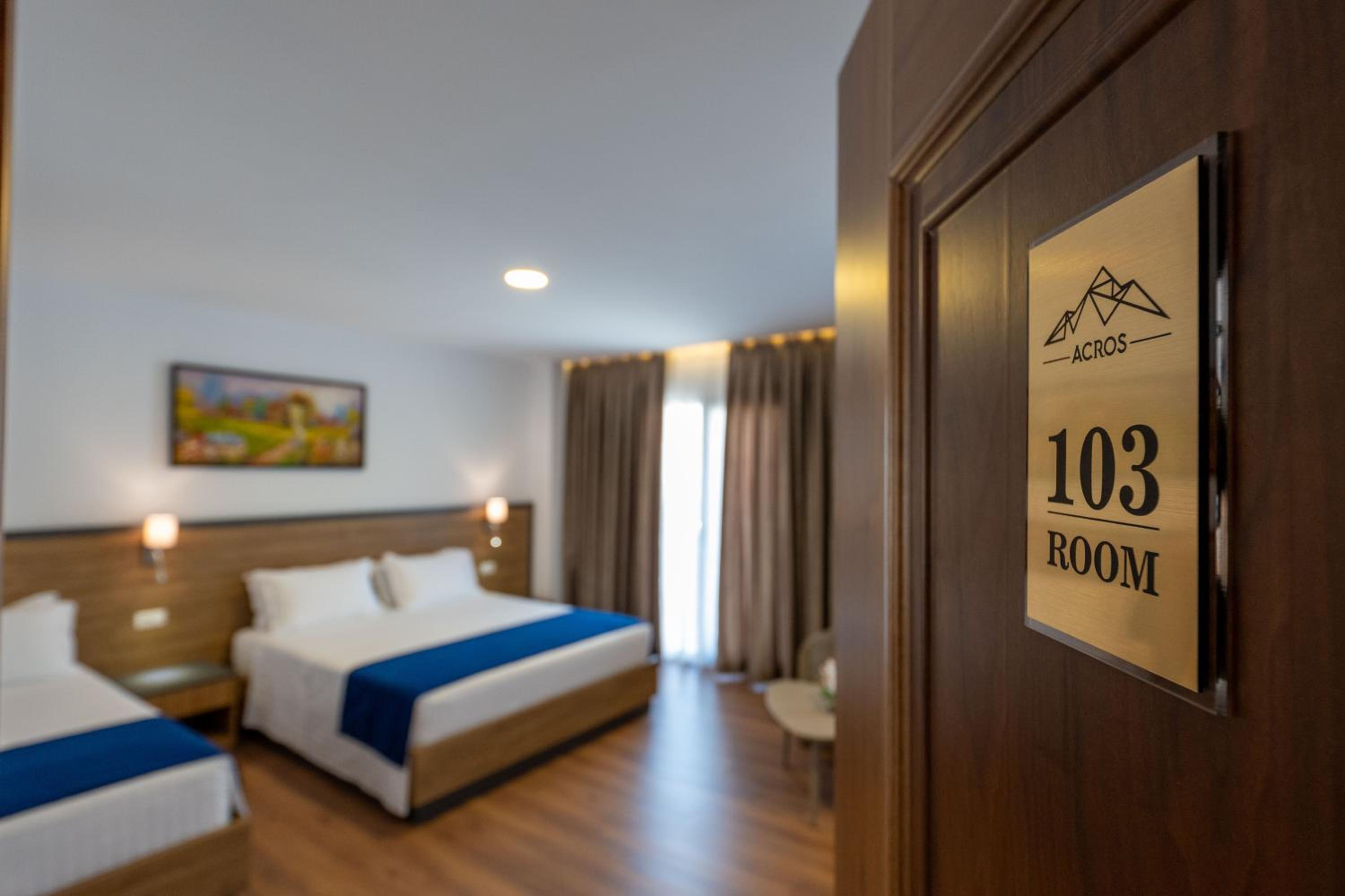 Acros Resort
