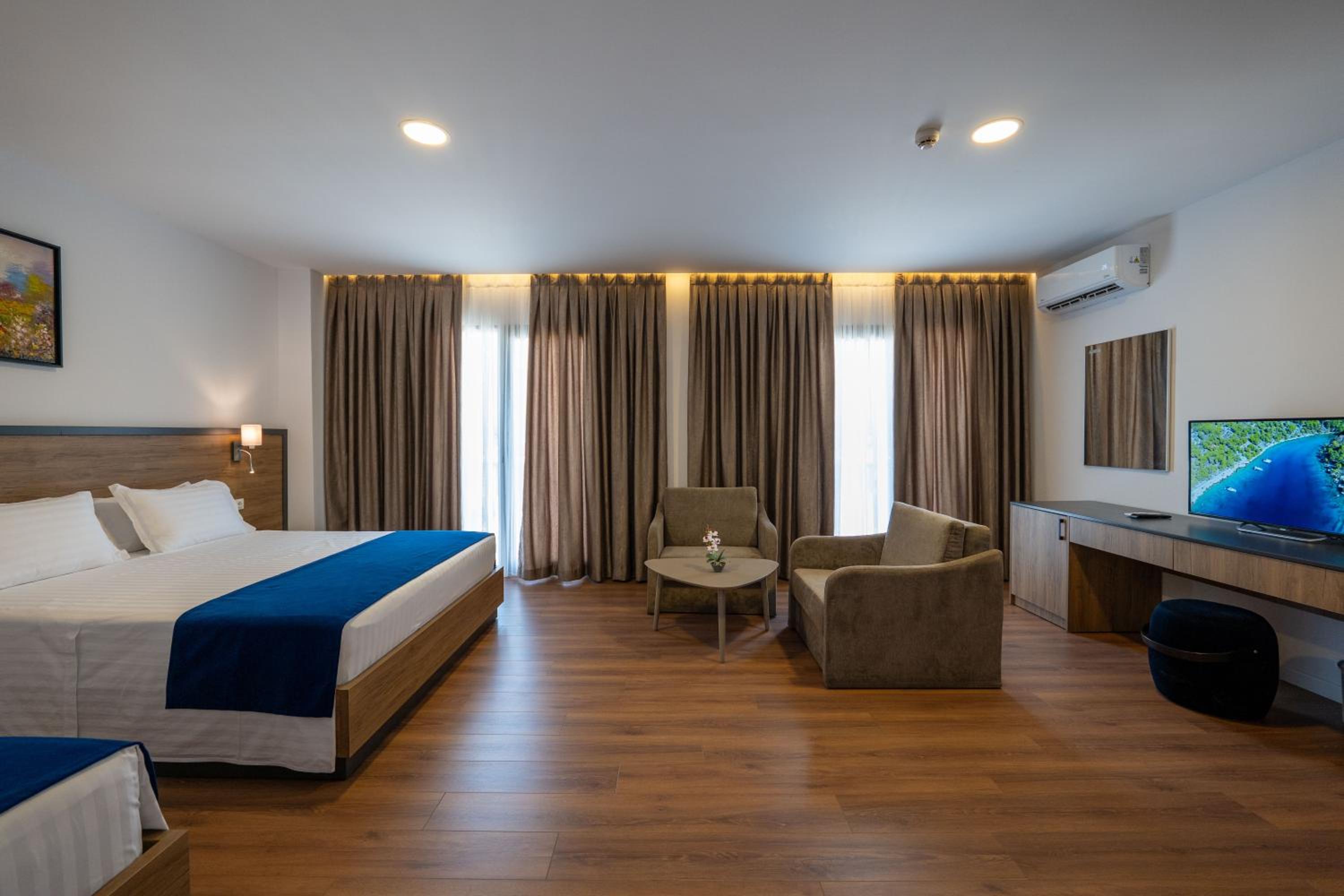 Acros Resort