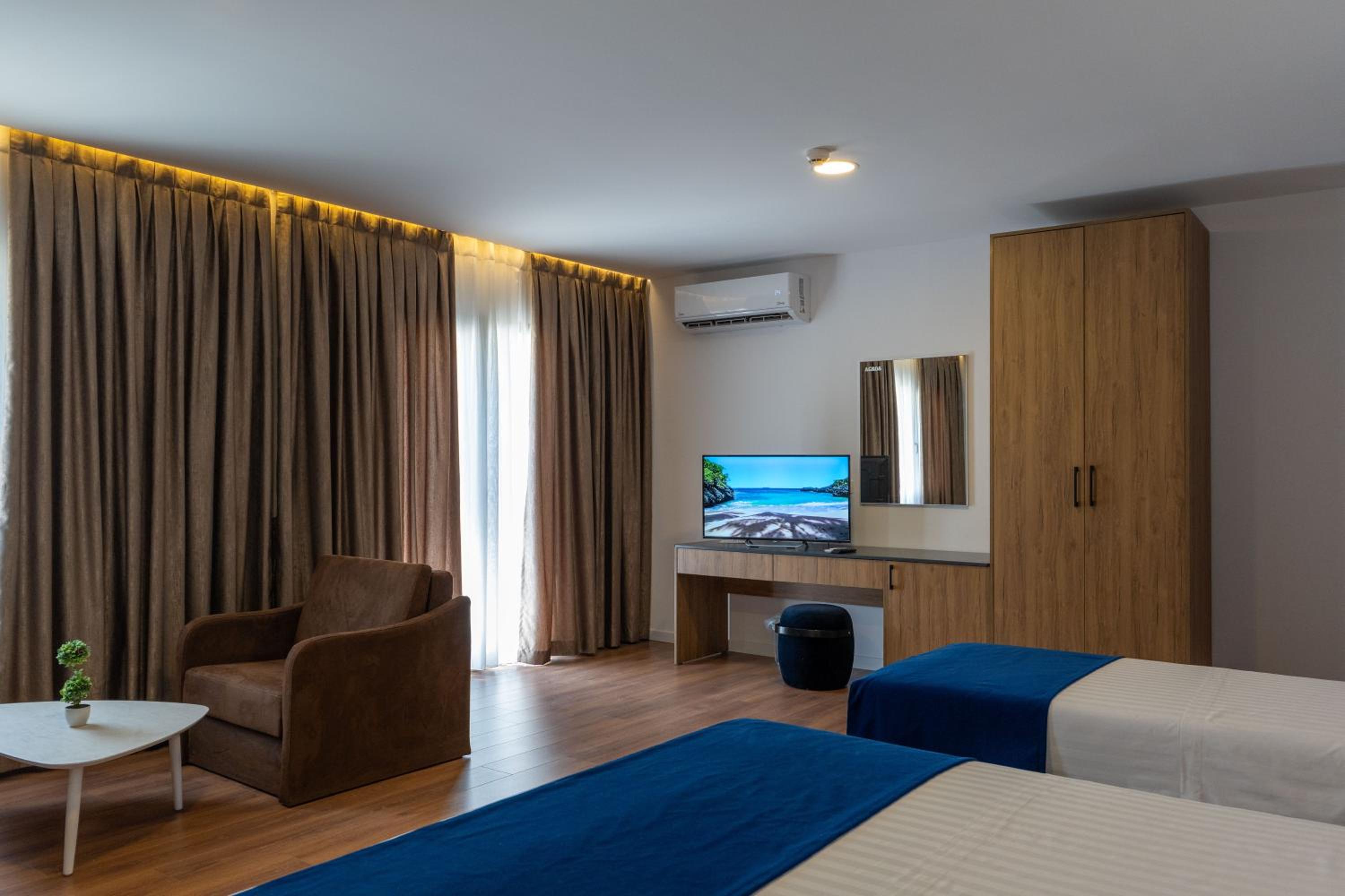Acros Resort
