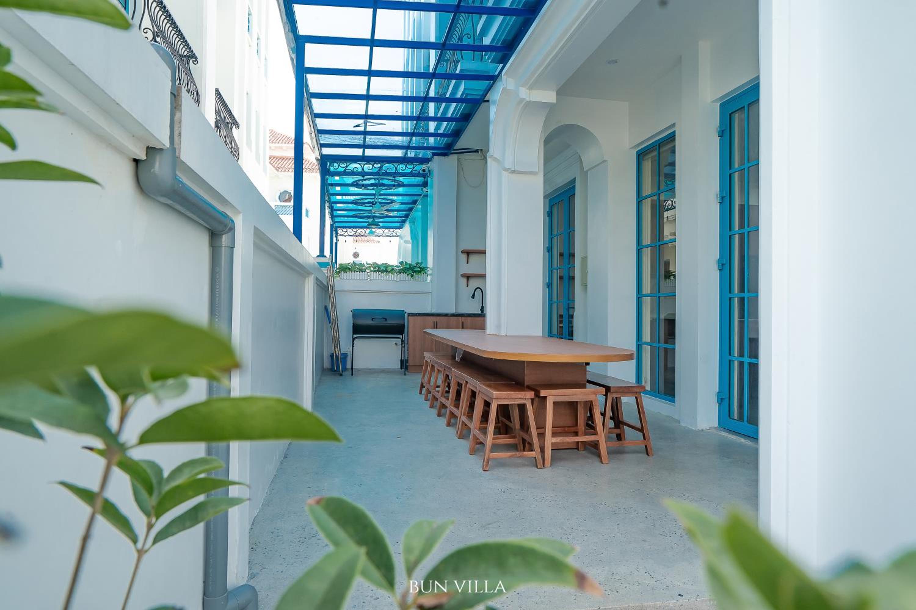 Spacious 6BR Villa Near Beach