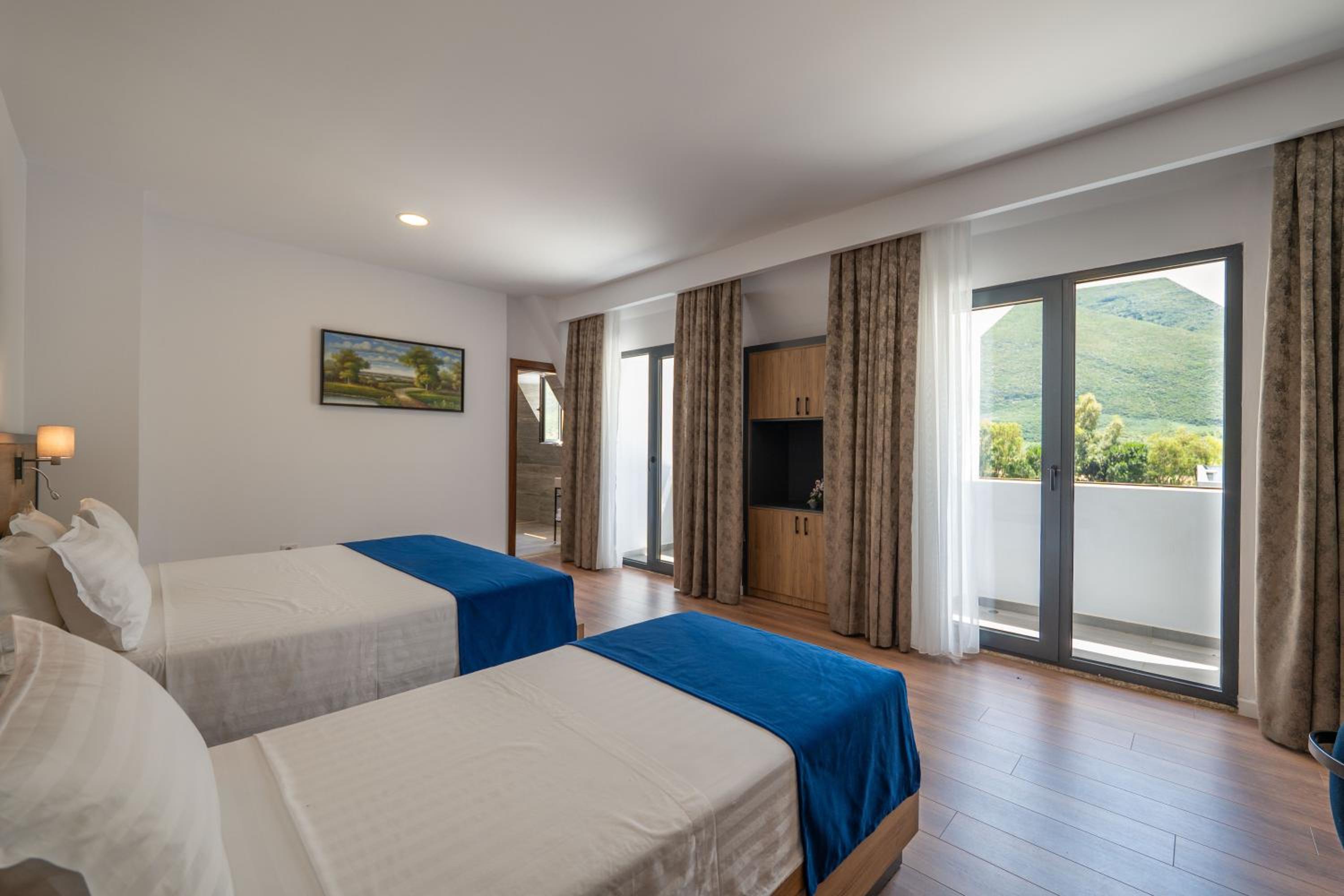 Acros Resort