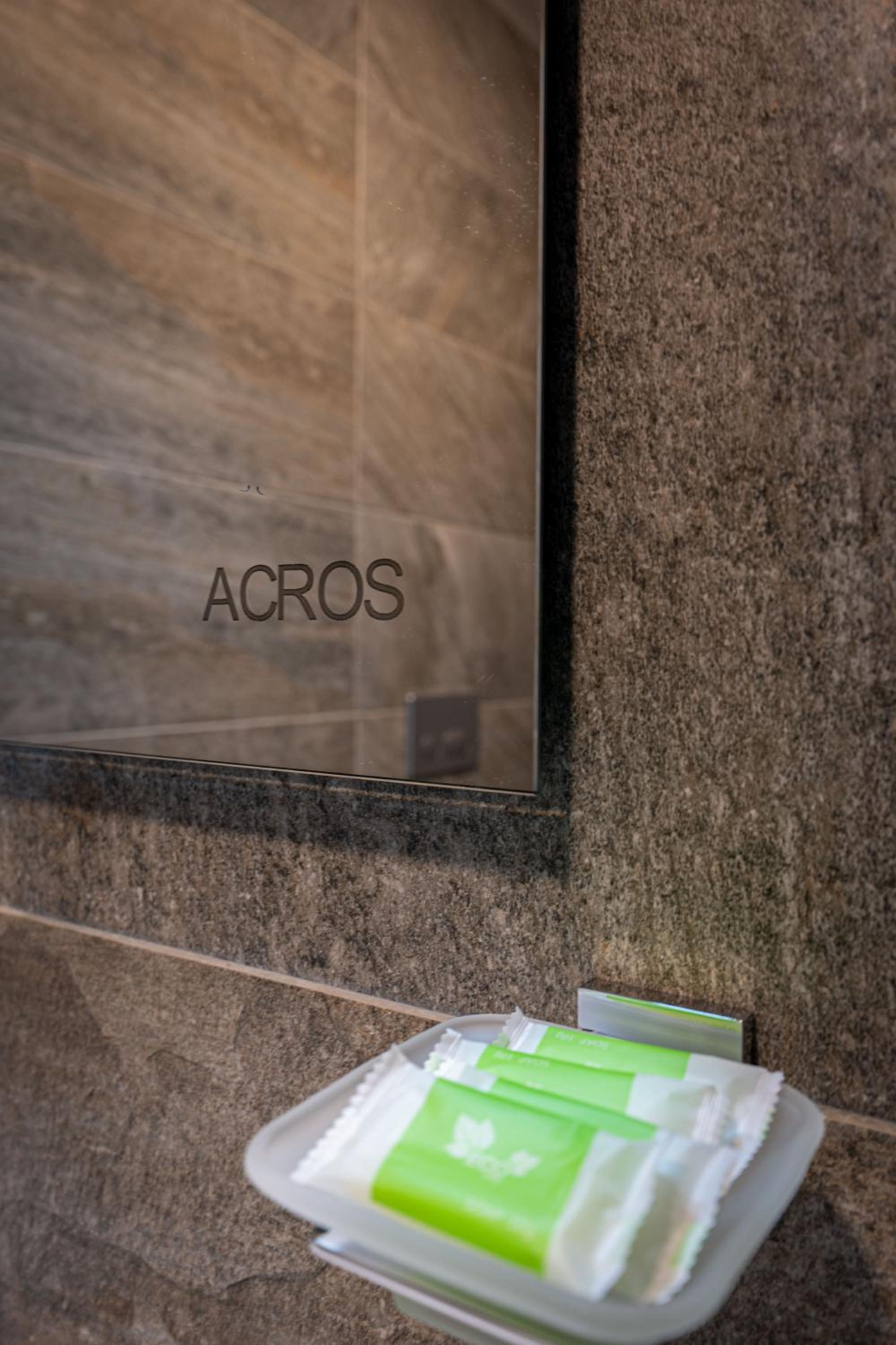 Acros Resort