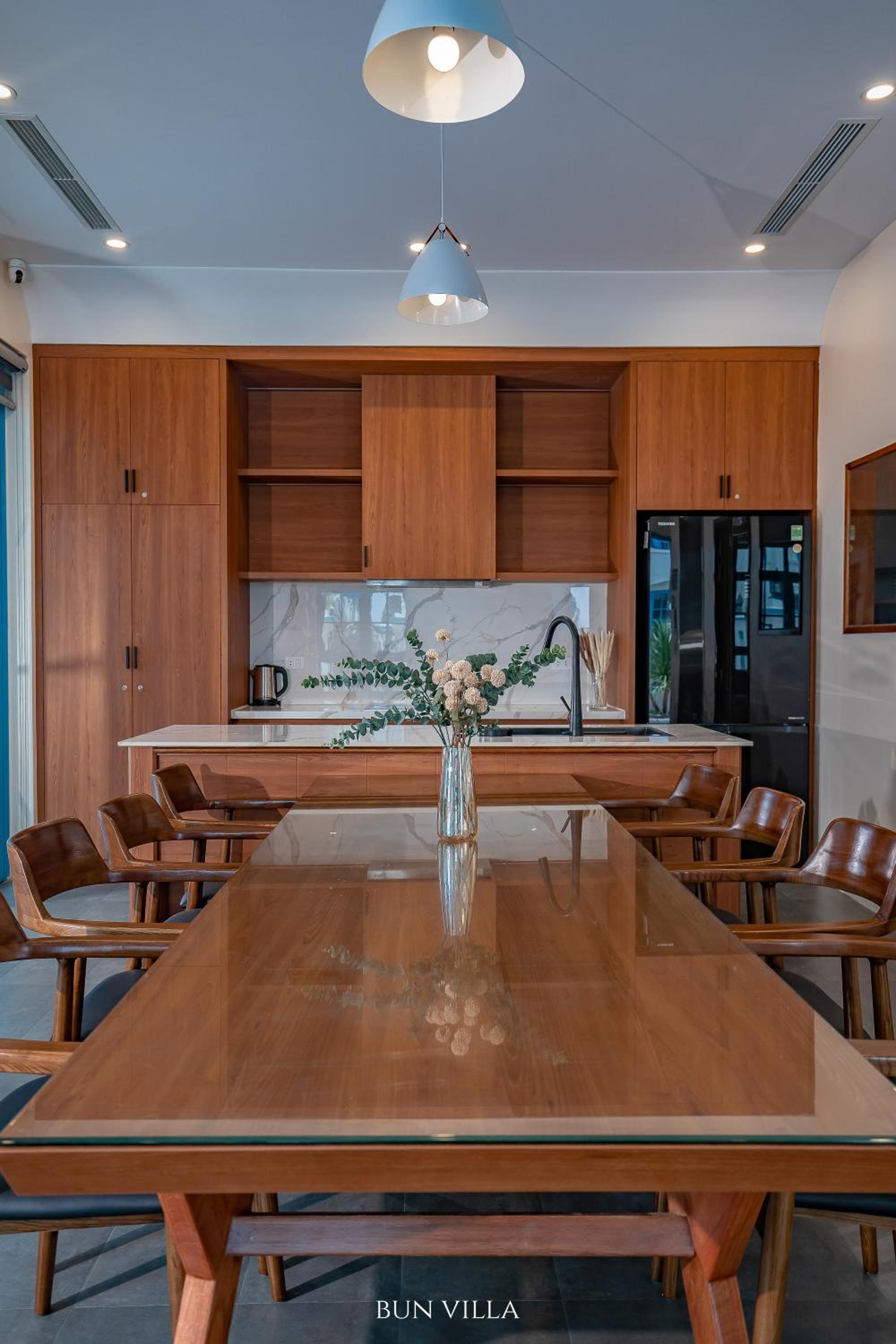 Spacious 6BR Villa Near Beach