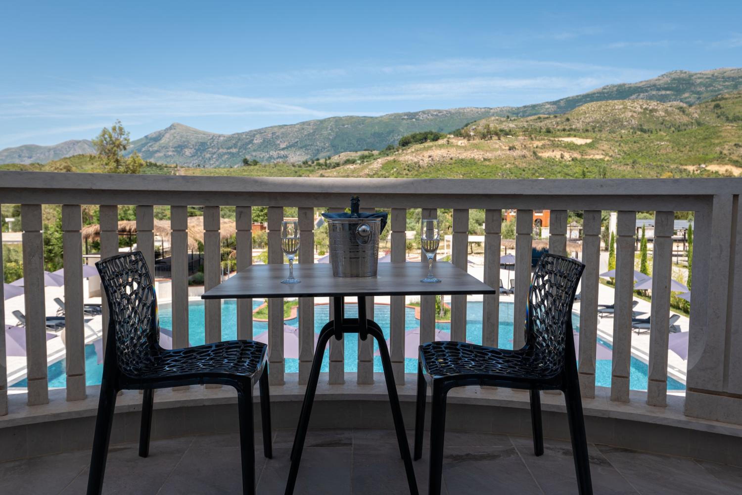 Acros Resort