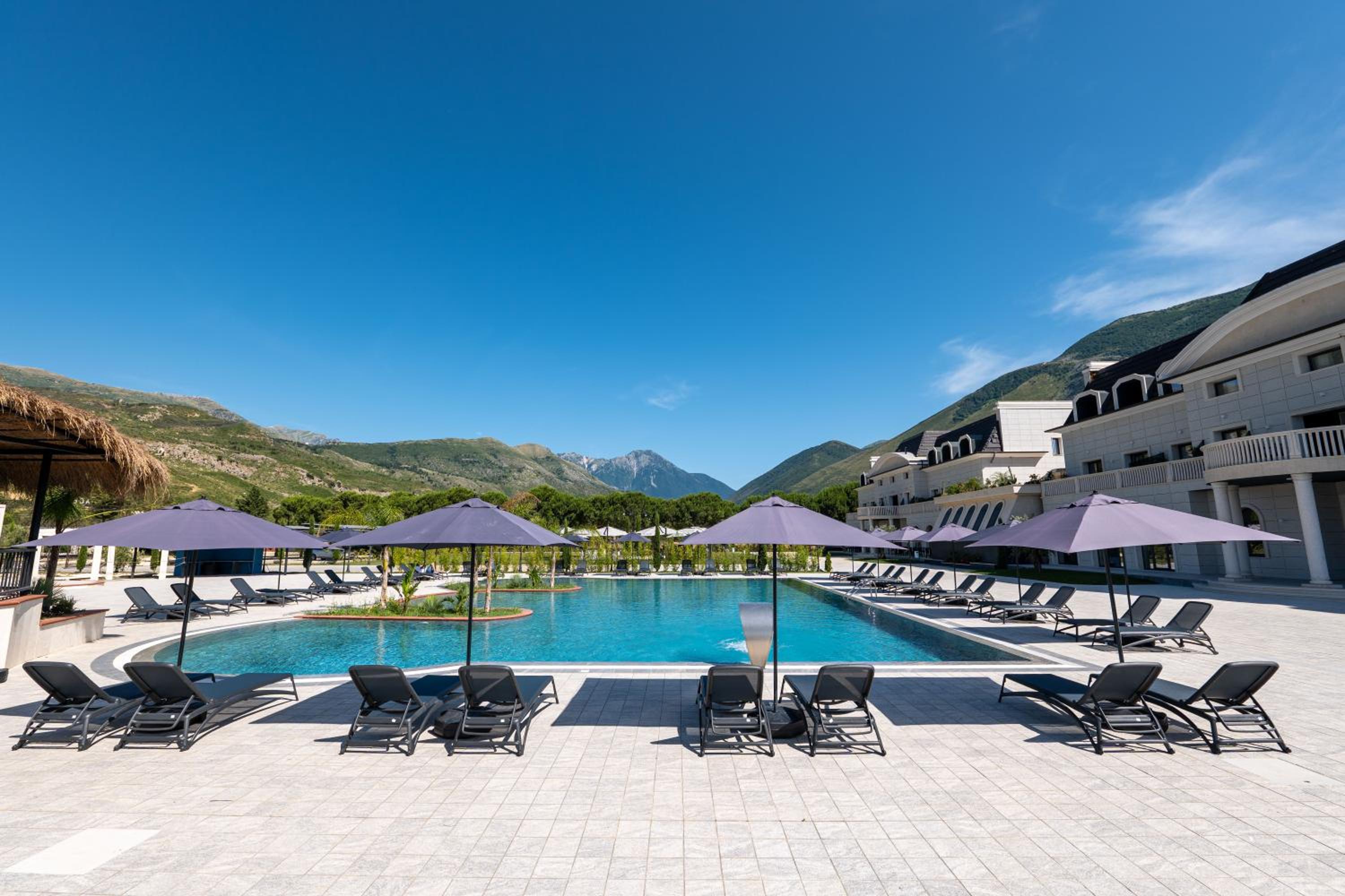 Acros Resort