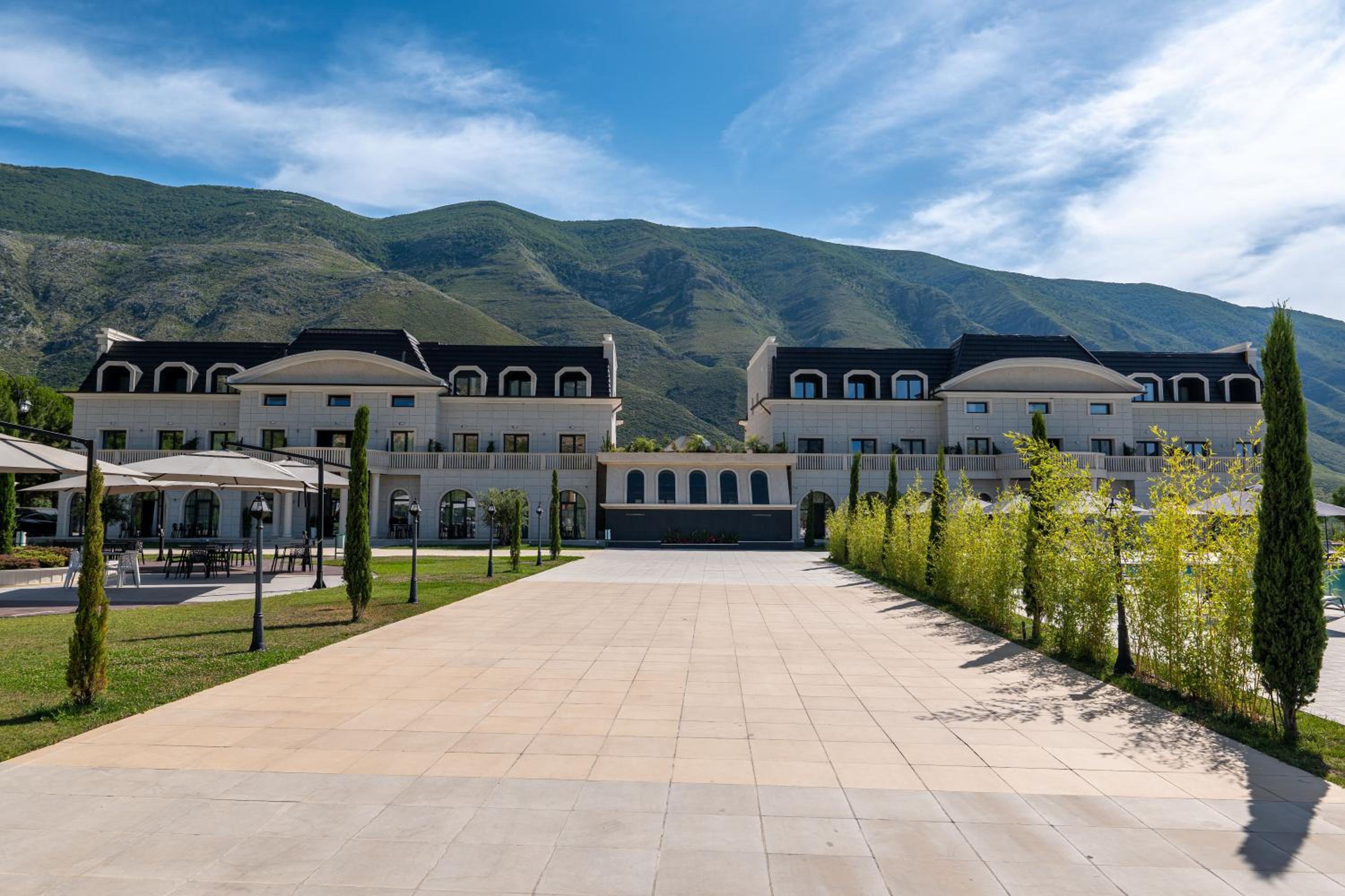 Acros Resort