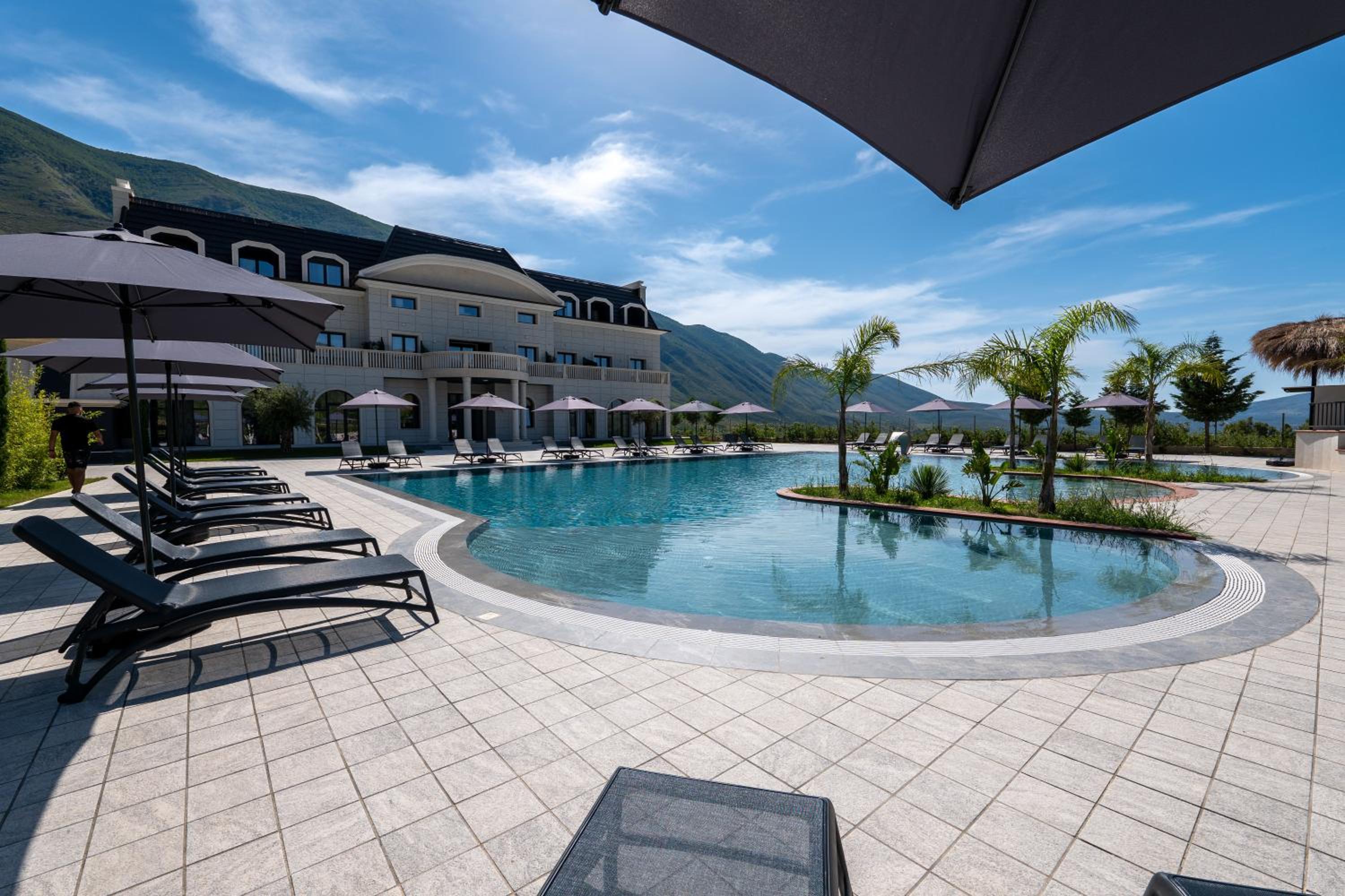 Acros Resort