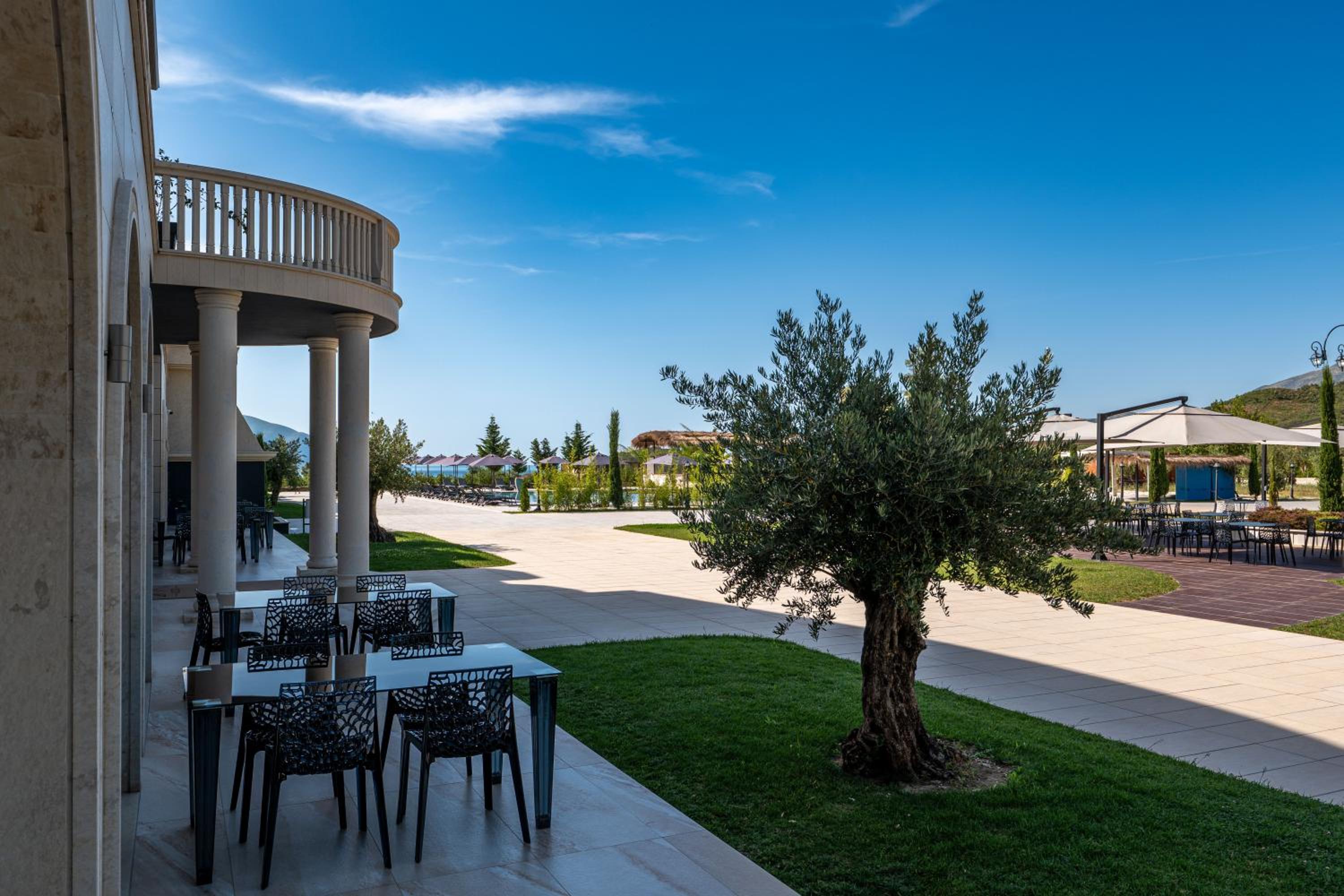 Acros Resort