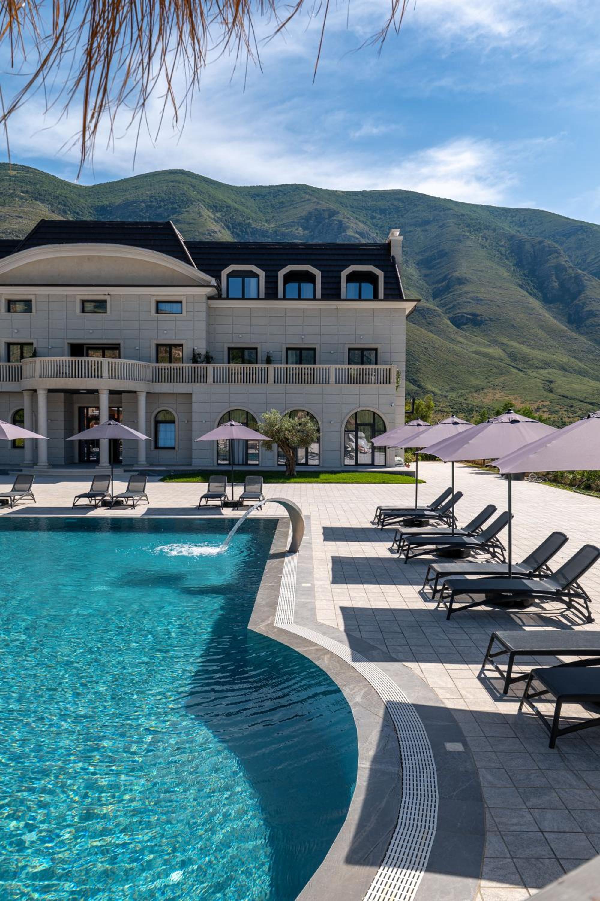 Acros Resort