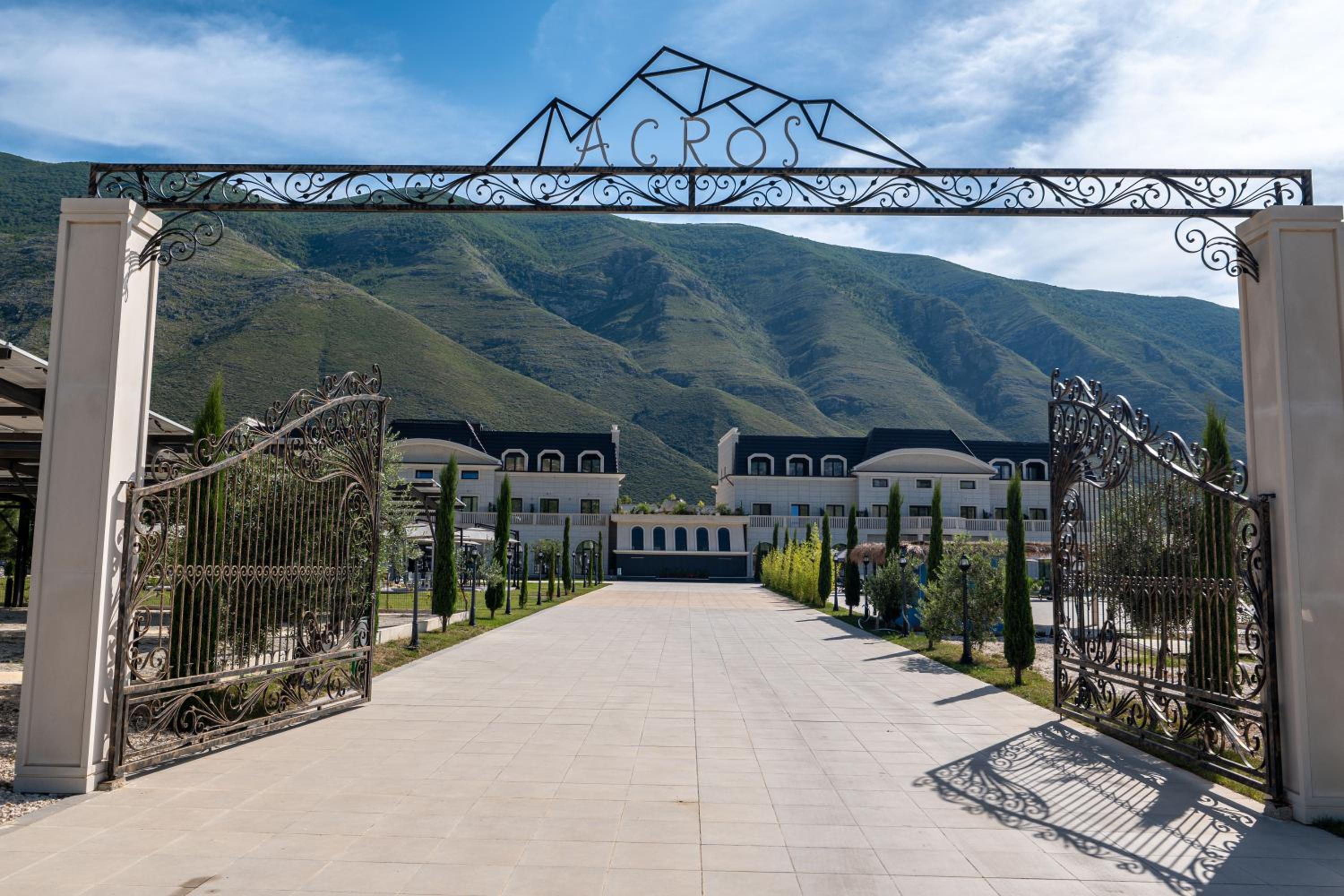 Acros Resort